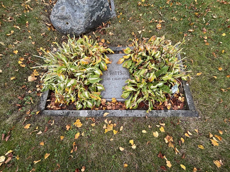 Grave number: VI B   342
