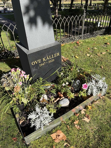 Grave number: H 1    23