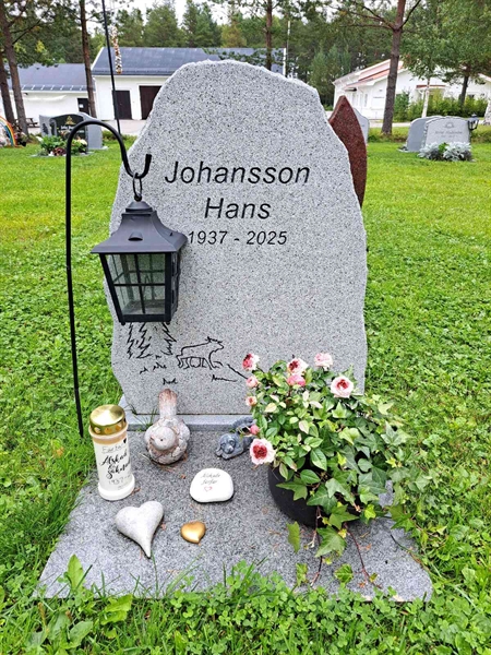 Grave number: 2 Q  2775