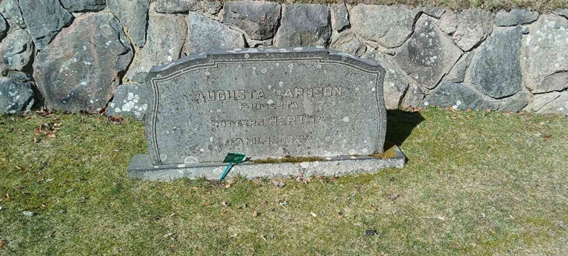 Grave number: 3 Nya D    21-23