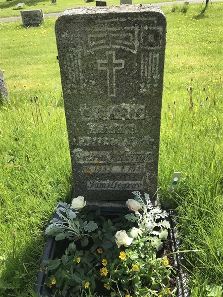 Grave number: KA F   617, 618