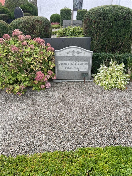 Grave number: GR G    10