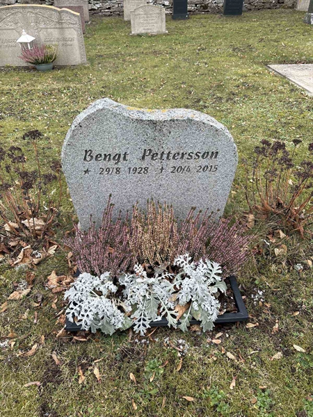 Grave number: LE 208