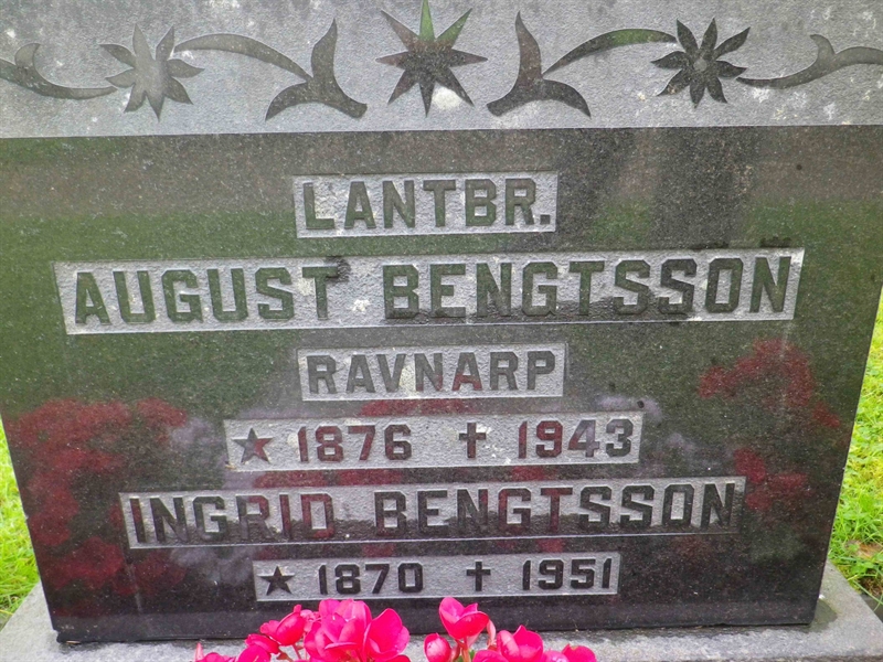 Grave number: VI B    48, 49