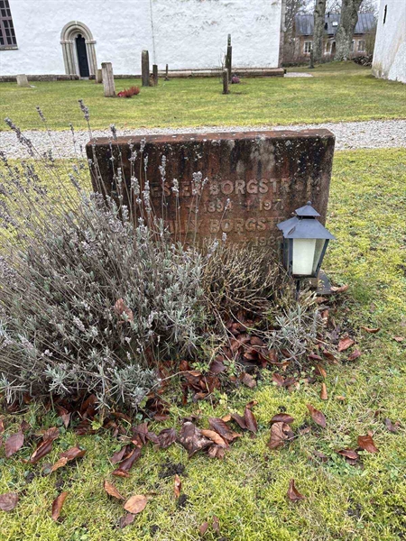 Grave number: L A 28