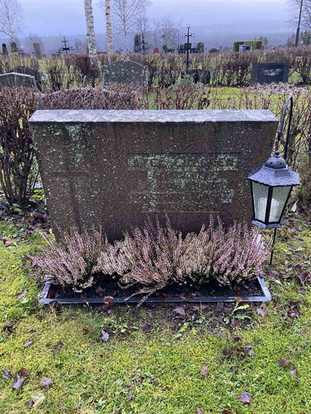 Gravnummer: 1 GaKy Kv17    75-77