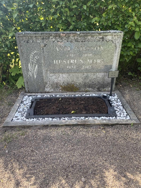 Grave number: 1 Q1    63-64