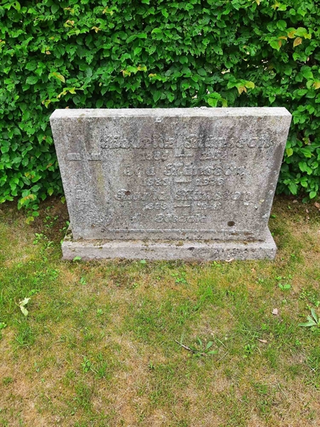 Grave number: M2 E    22, 23, 24