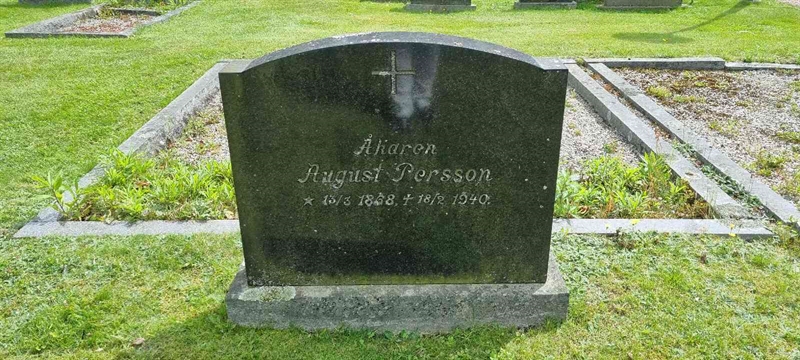 Grave number: LM 3 46  002