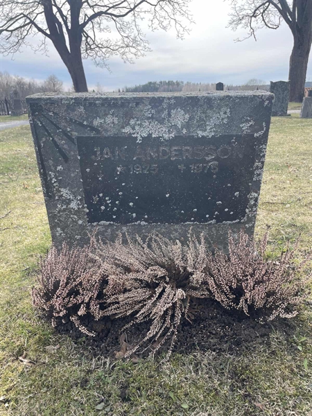 Grave number: H 6    81-82