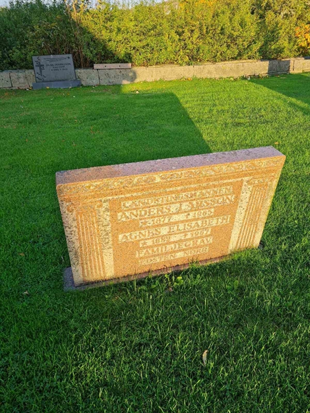 Grave number: KG 10   914, 915