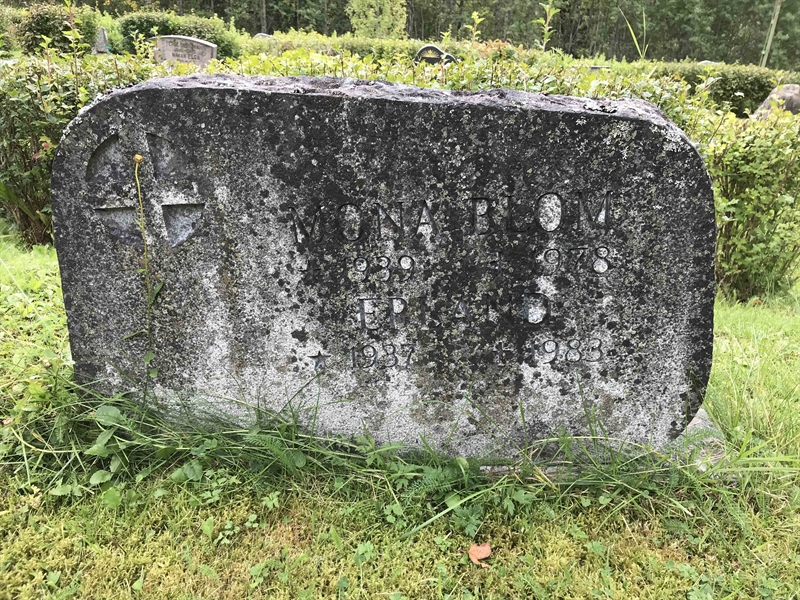 Grave number: UN E   106, 107