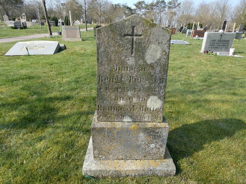 Grave number: EL 2   697