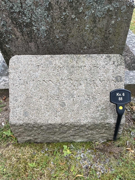 Grave number: 33 6    88