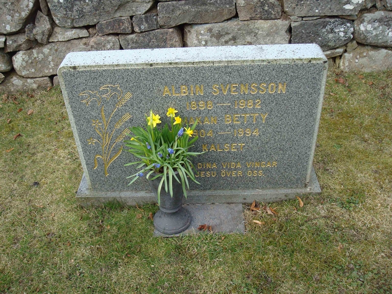 Grave number: KU 12     7, 8