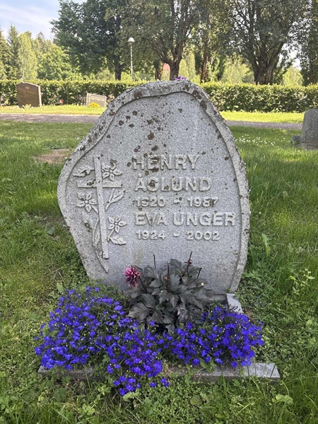 Grave number: H 9    98-99
