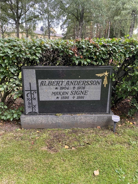 Grave number: 11 JL    81-82