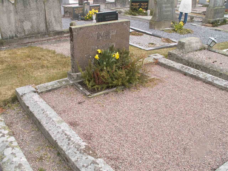 Grave number: TG 004  0532, 0533