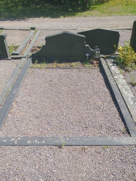 Grave number: VK F   829, 830