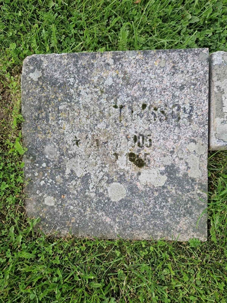 Grave number: 1 12    32