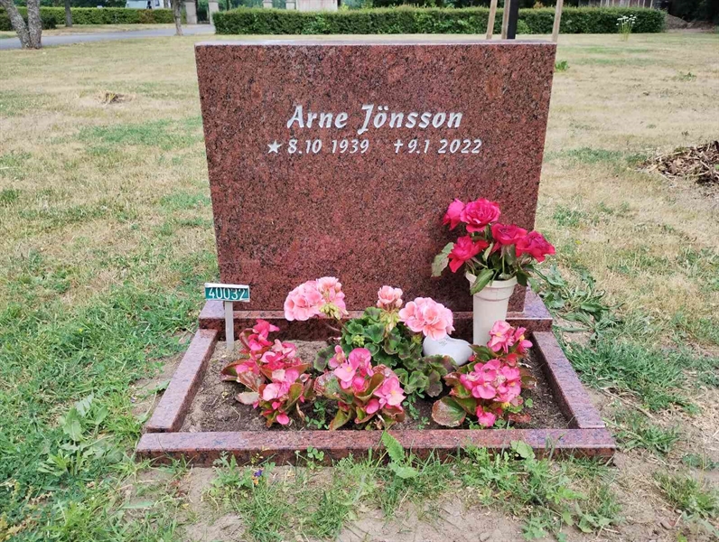 Grave number: NÅ 40    51