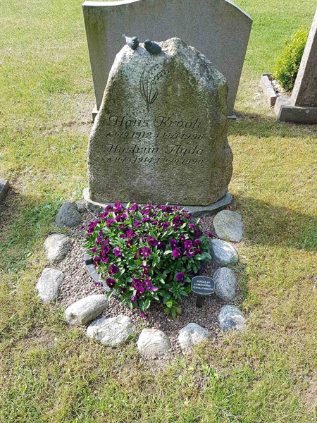 Grave number: 01  4077