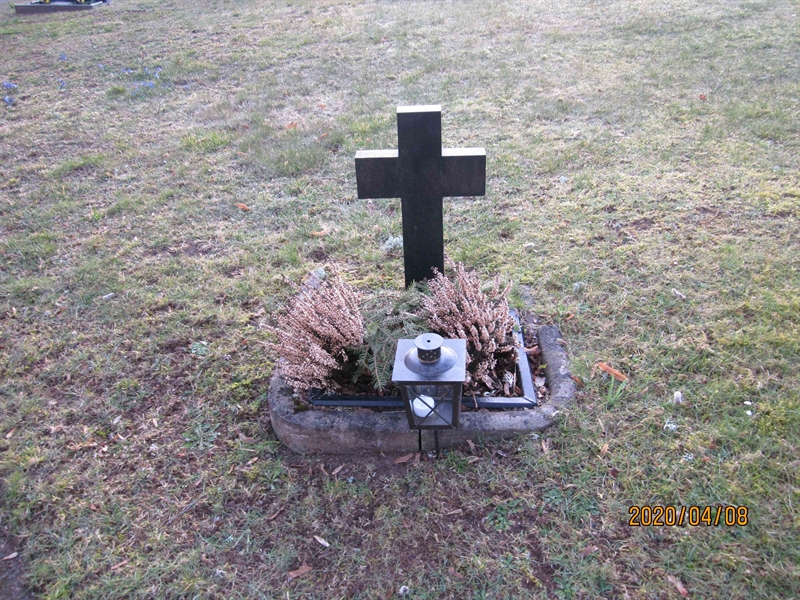 Grave number: 02 H    3