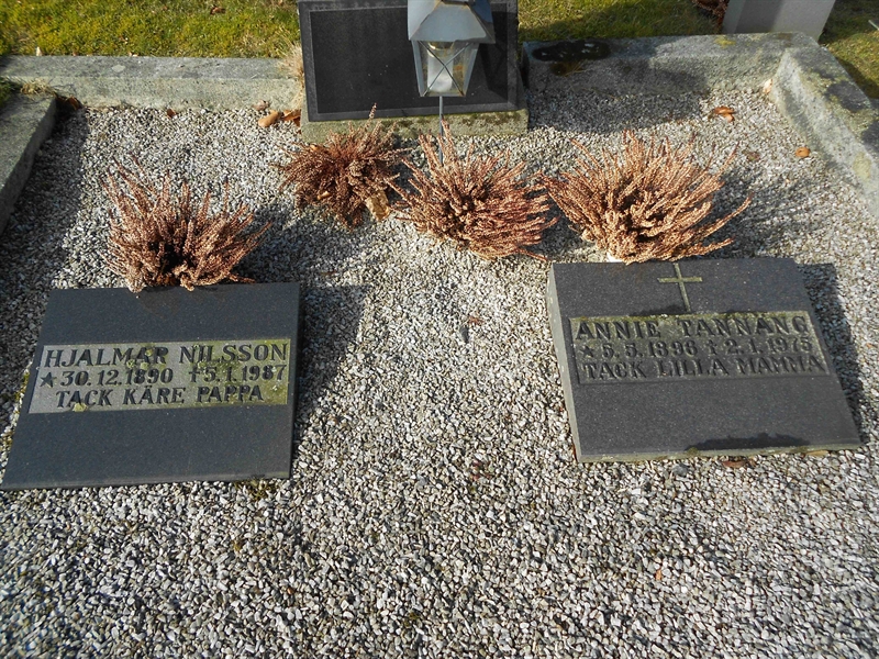 Grave number: NÅ G3   114, 115