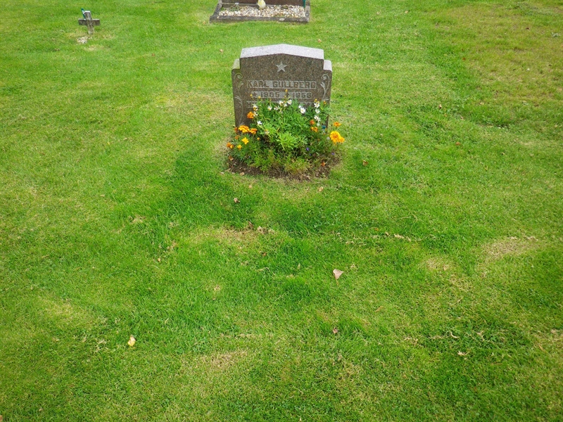 Grave number: VI K   152, 153