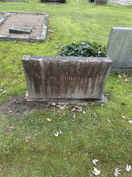 Grave number: VV F    32