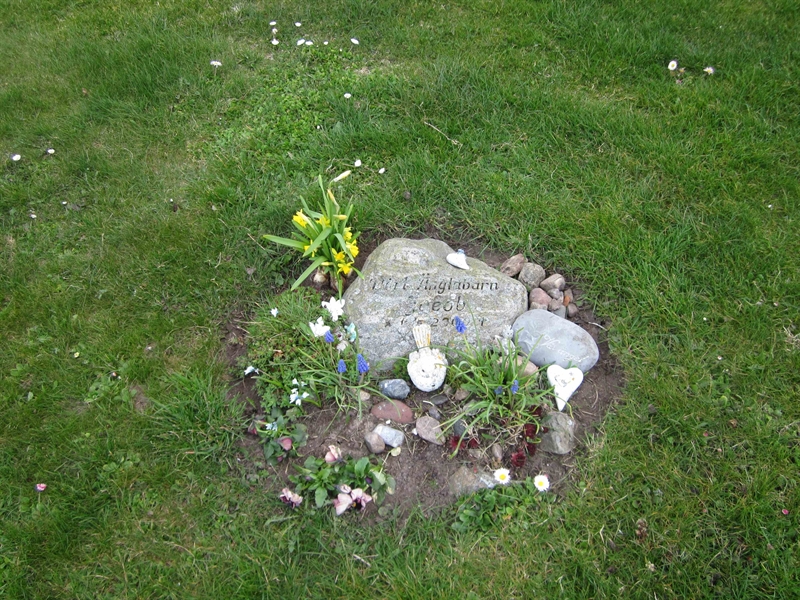 Grave number: 04 D   69