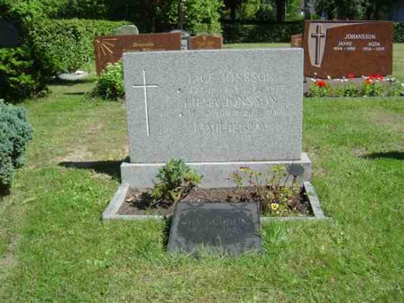 Grave number: FLÄ E    72-73