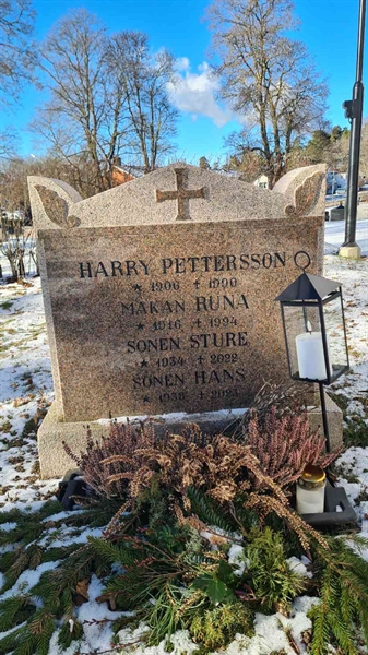 Grave number: M G 01 110-111