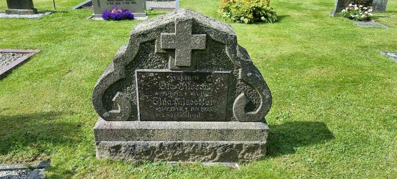 Grave number: LM 3 51  014