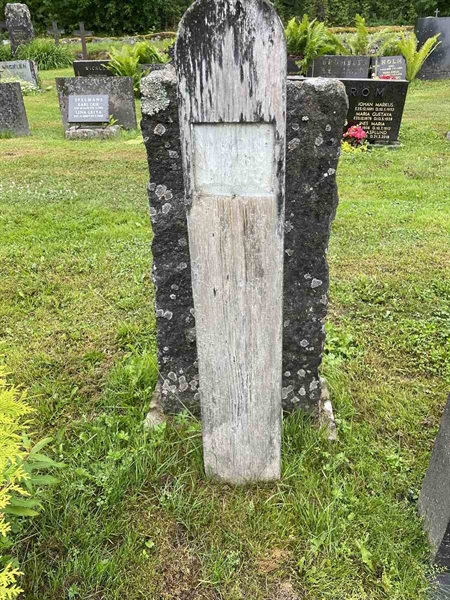 Gravnummer: N 4 4   571