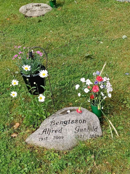 Grave number: OS ÖK U 215