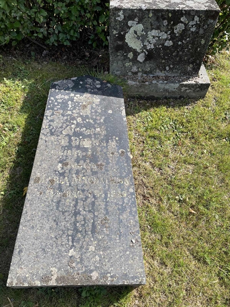 Grave number: 1 P2   329A