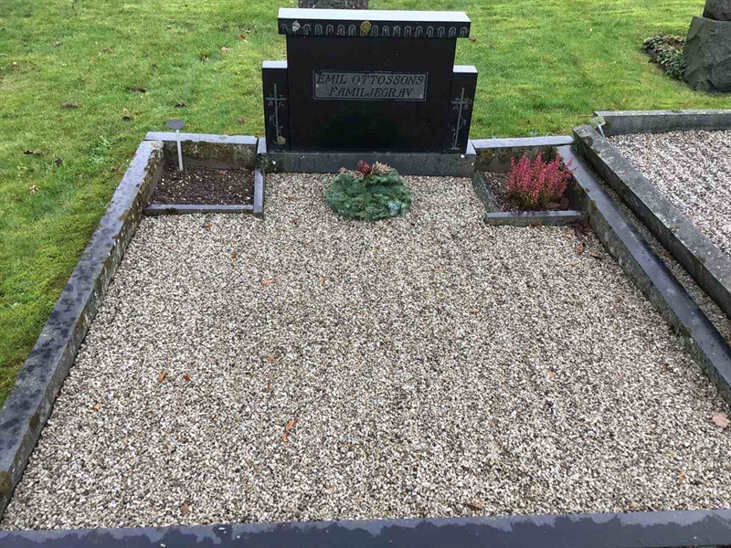 Grave number: 40 B   150-151