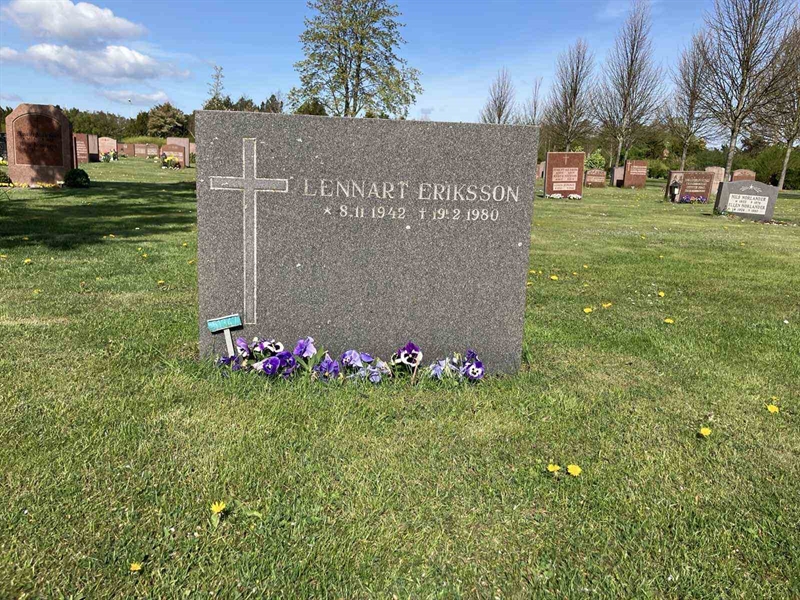 Grave number: R 01 475, 476