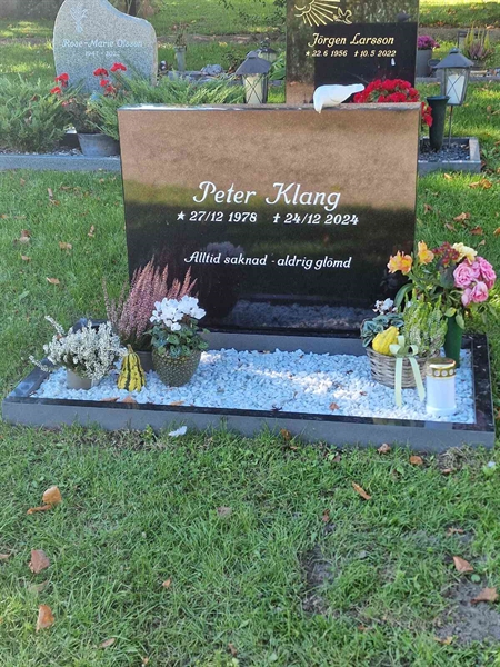 Grave number: 2 UL 2    19