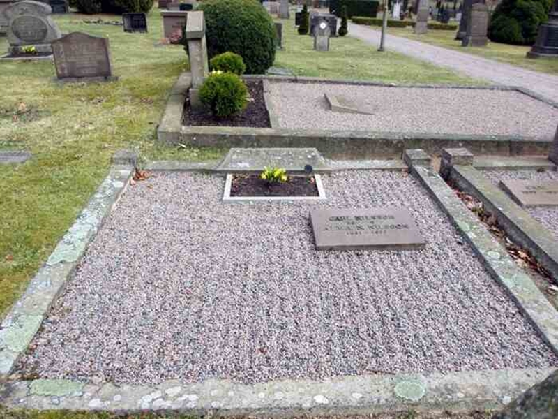 Grave number: SN B    76