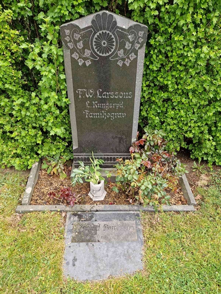 Grave number: 01 F   35