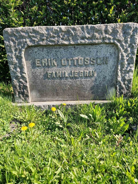 Grave number: 501 24 4792-4794