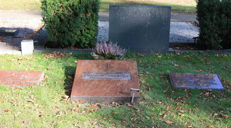 Grave number: Ö 09i   146, 147, 148