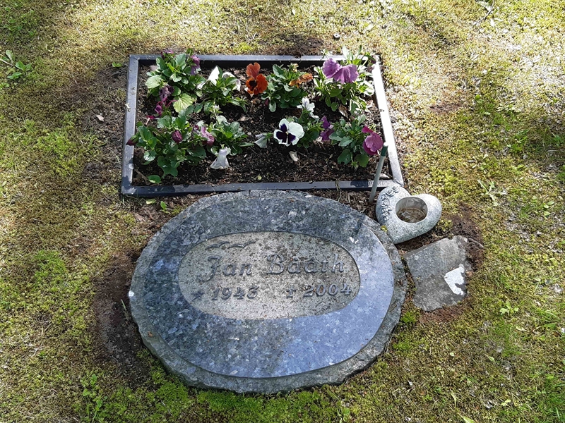 Grave number: KA 15   165