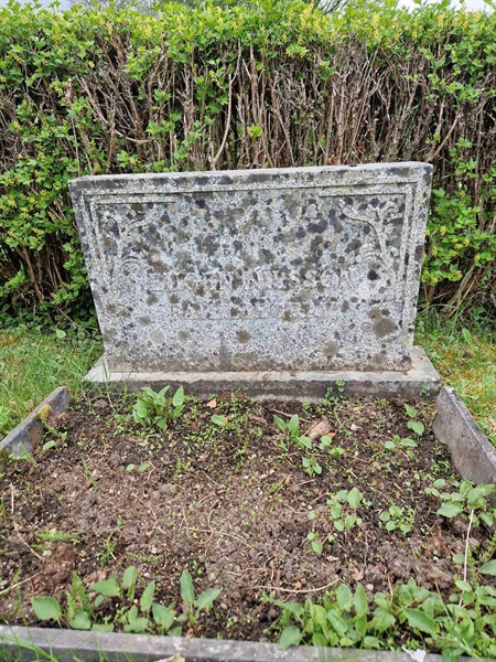 Grave number: 2 11 1203, 1204, 1205