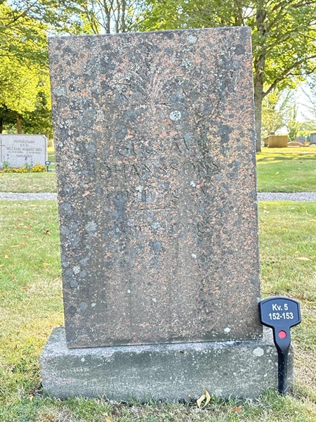 Grave number: 33 5   152-153
