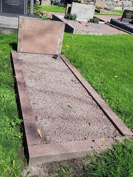 Grave number: 06 61056