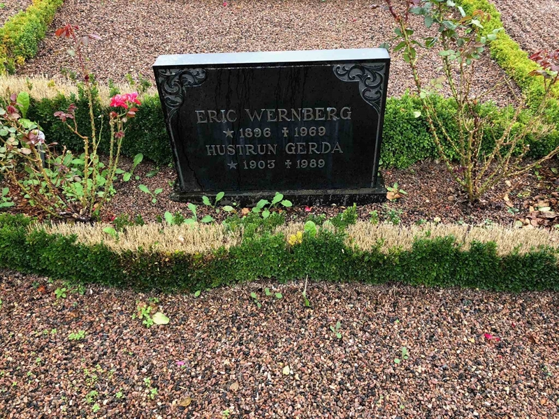 Grave number: Kå 30    31, 32