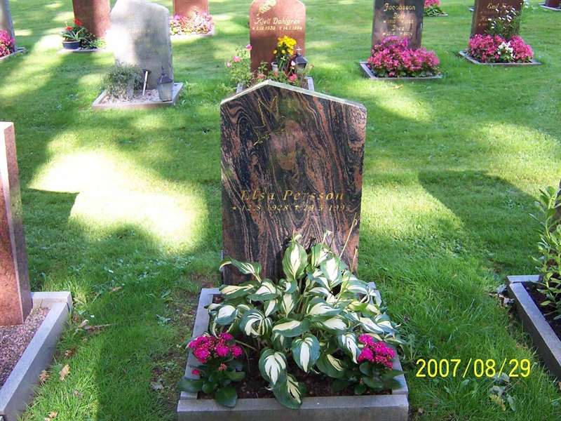 Grave number: 1 3 U2     9